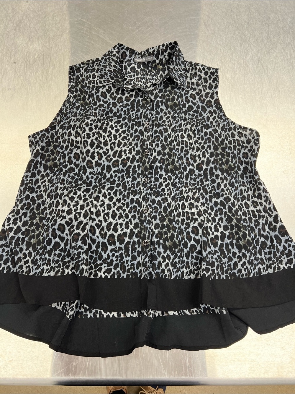 Signature Collection Women Sleeveless Leopard Print Button-Front Top